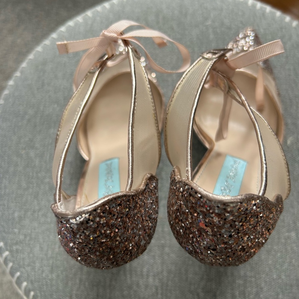Elegant Glitter Pointed-Toe Heels - Picture 7 of 9
